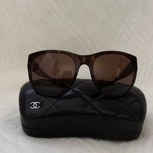 CHANEL Brown Tortoiseshell Oversized Sunglasses